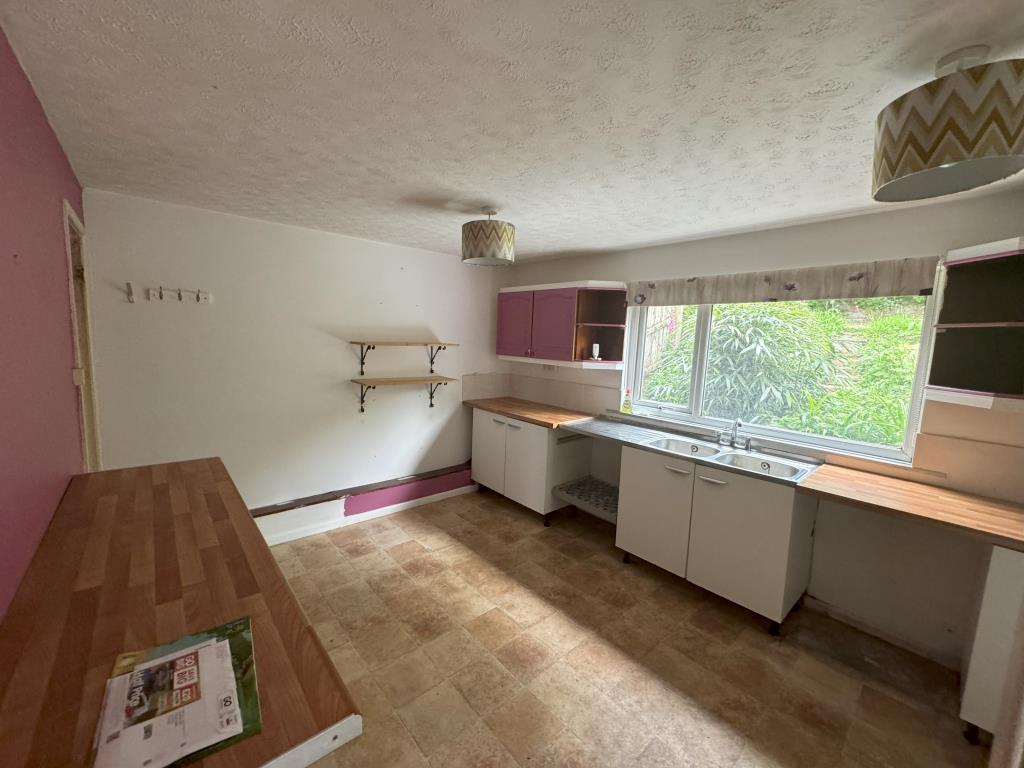 Lot: 160 - THREE-BEDROOM SEMI-DETACHED HOUSE - General view of the kitchen